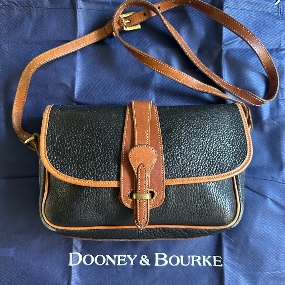 Dooney & Bourke Vintage black crossbody